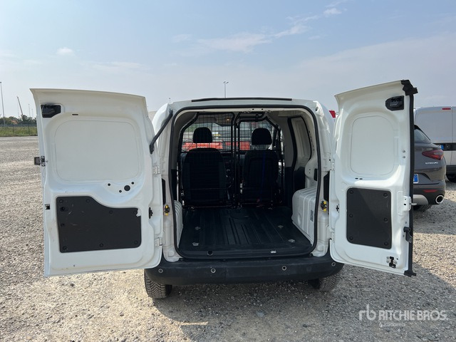 2016 Fiat Fiorino 1.3 MJT SX 16v Van Truck - Mazs furgons: foto 5 2016 Fiat Fiorino 1.3 MJT SX 16v Van Truck - Mazs furgons: foto 5