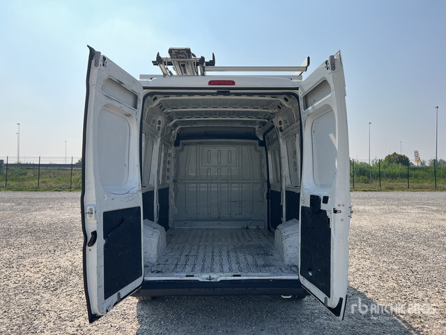 2021 Peugeot Boxer 333 L2H2 2.2 BLUEHDI 140CV S&S Van Truck - Mazs furgons: foto 5 2021 Peugeot Boxer 333 L2H2 2.2 BLUEHDI 140CV S&S Van Truck - Mazs furgons: foto 5