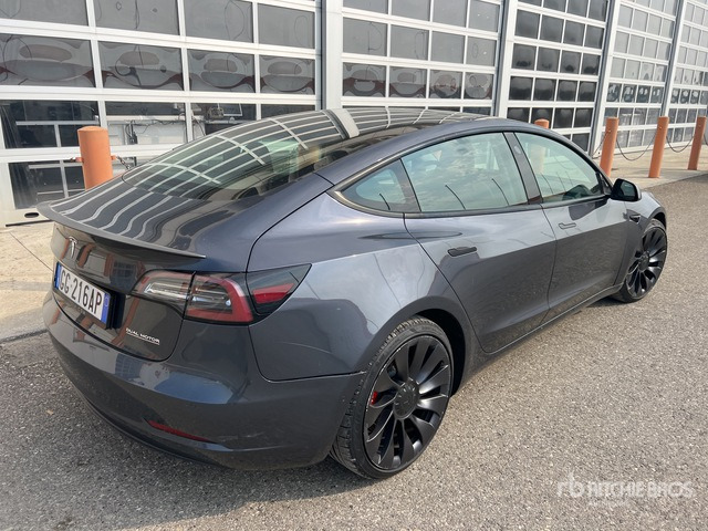 2021 Tesla Model 3 3 PERFORMANCE DUAL MOTOR 4WD Automobile - Vieglā automašīna: foto 4 2021 Tesla Model 3 3 PERFORMANCE DUAL MOTOR 4WD Automobile - Vieglā automašīna: foto 4