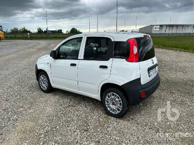 FIAT PANDA Hybrid - Kravas automašīna ar slēgto virsbūvi: foto 2 FIAT PANDA Hybrid - Kravas automašīna ar slēgto virsbūvi: foto 2