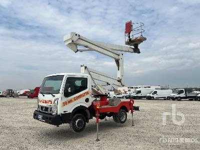 NISSAN CABSTAR 35.12 2015 Palfinger PA200 AXE 20 m on - Autopacēlājs: foto 1 NISSAN CABSTAR 35.12 2015 Palfinger PA200 AXE 20 m on - Autopacēlājs: foto 1
