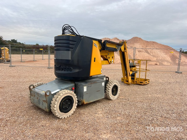 2006 Haulotte HA12IP 2WD Electric Nacelle Articulee Articulating Boom Lift - Izlices pacēlājs: foto 2 2006 Haulotte HA12IP 2WD Electric Nacelle Articulee Articulating Boom Lift - Izlices pacēlājs: foto 2