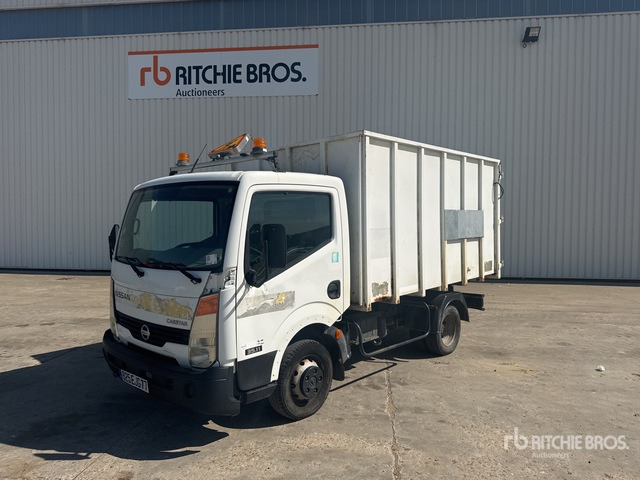 2007 Nissan Cabstar 35.11 4x2 Camion Benne Dump Truck: Light Duty - Kravas automašīna pašizgāzējs: foto 2 2007 Nissan Cabstar 35.11 4x2 Camion Benne Dump Truck: Light Duty - Kravas automašīna pašizgāzējs: foto 2