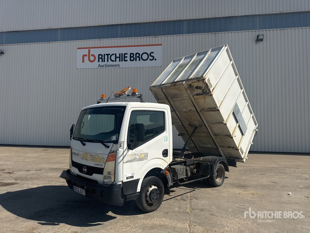 2007 Nissan Cabstar 35.11 4x2 Camion Benne Dump Truck: Light Duty - Kravas automašīna pašizgāzējs: foto 3 2007 Nissan Cabstar 35.11 4x2 Camion Benne Dump Truck: Light Duty - Kravas automašīna pašizgāzējs: foto 3