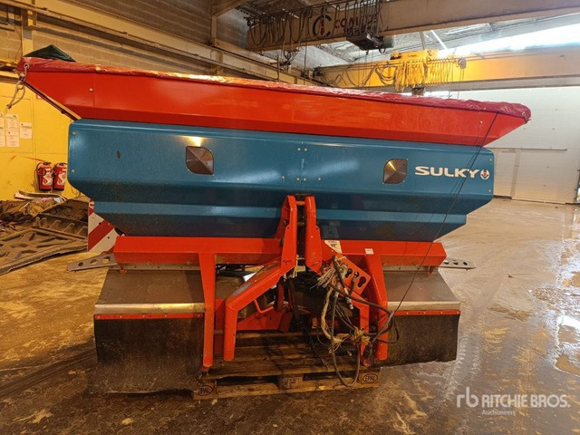 2009 Sulky X36 36 m 3-Point 3200 L Fertilizer Spreader - Pļaujmašīna-smalcinātājs/ Mulčētājs: foto 2 2009 Sulky X36 36 m 3-Point 3200 L Fertilizer Spreader - Pļaujmašīna-smalcinātājs/ Mulčētājs: foto 2