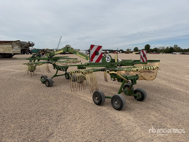 2012 Krone Swadro 710/26T 7.10 m 2 Rotor Andaineur Hay Rake - Vālotājs/ Ārdītājs: foto 3 2012 Krone Swadro 710/26T 7.10 m 2 Rotor Andaineur Hay Rake - Vālotājs/ Ārdītājs: foto 3
