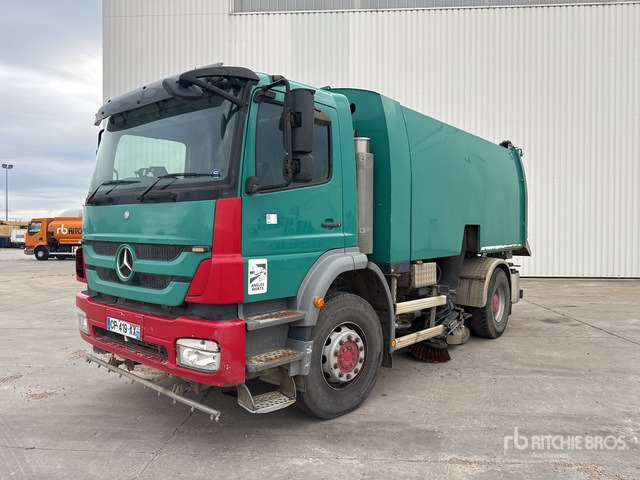 2012 Mercedes-Benz Axor 2012 Brock 7M3 on Balayeuse Sweeper Truck - Ielu tīrīšanas mašīna: foto 1 2012 Mercedes-Benz Axor 2012 Brock 7M3 on Balayeuse Sweeper Truck - Ielu tīrīšanas mašīna: foto 1