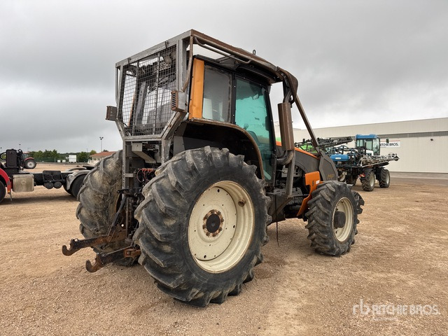 2012 Valtra T121 Tracteur Agricole (Inoperable) 4WD Tractor - Traktors: foto 4 2012 Valtra T121 Tracteur Agricole (Inoperable) 4WD Tractor - Traktors: foto 4