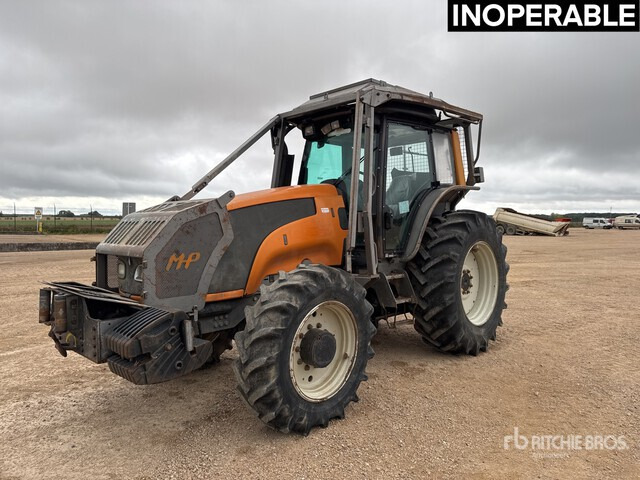 2012 Valtra T121 Tracteur Agricole (Inoperable) 4WD Tractor - Traktors: foto 1 2012 Valtra T121 Tracteur Agricole (Inoperable) 4WD Tractor - Traktors: foto 1