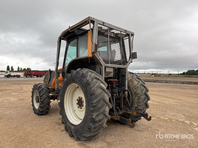 2012 Valtra T121 Tracteur Agricole (Inoperable) 4WD Tractor - Traktors: foto 3 2012 Valtra T121 Tracteur Agricole (Inoperable) 4WD Tractor - Traktors: foto 3
