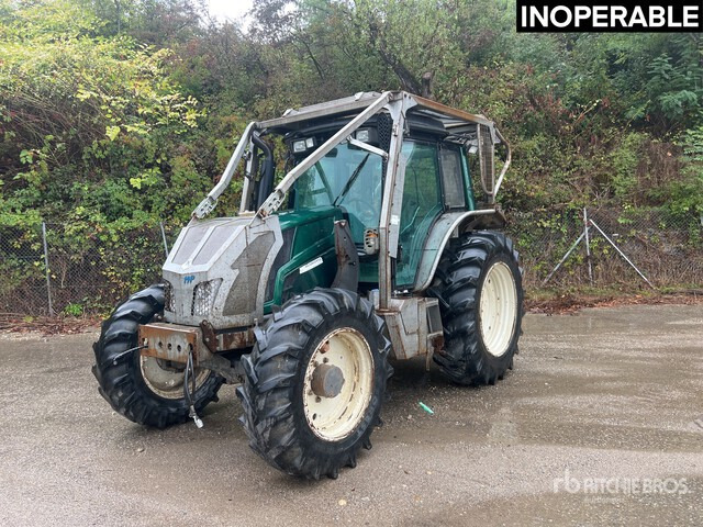 2013 Valtra N143 4x4 Tracteur Forestier (Inoperable) 4WD Tractor - Traktors: foto 1 2013 Valtra N143 4x4 Tracteur Forestier (Inoperable) 4WD Tractor - Traktors: foto 1