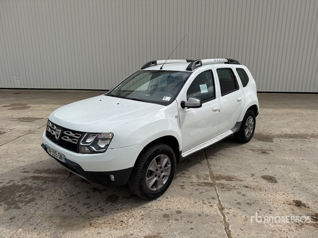 2015 DACIA Duster 4x4 Vehicule Utilitaire Cargo Van - Vieglā automašīna: foto 2 2015 DACIA Duster 4x4 Vehicule Utilitaire Cargo Van - Vieglā automašīna: foto 2