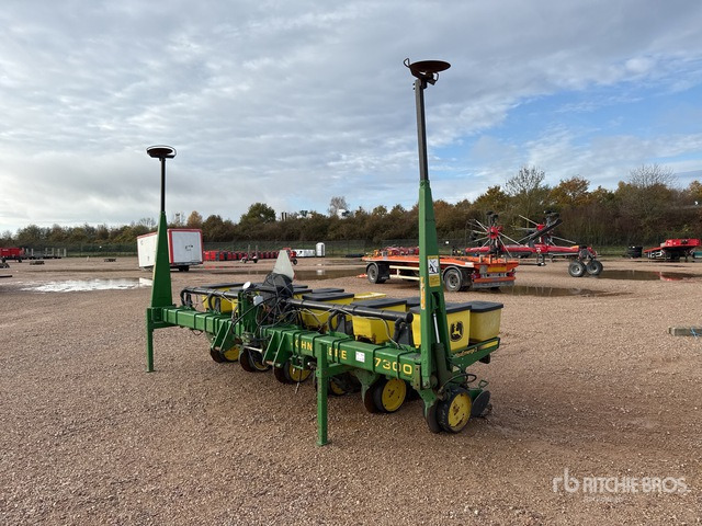 John Deere 7300 Max Emerge 2 Planter - Sējmašīna: foto 2 John Deere 7300 Max Emerge 2 Planter - Sējmašīna: foto 2
