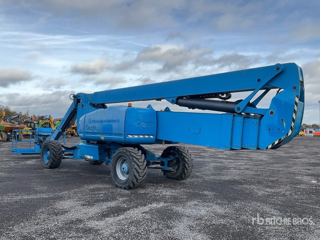 2010 Genie Z135/70 4WD Diesel Articulating Boom Lift - Izlices pacēlājs: foto 4 2010 Genie Z135/70 4WD Diesel Articulating Boom Lift - Izlices pacēlājs: foto 4