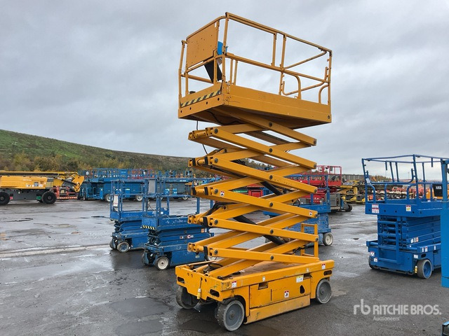 2010 Haulotte Compact 14 Electric Scissor Lift - Šķērveida pacēlājs: foto 3 2010 Haulotte Compact 14 Electric Scissor Lift - Šķērveida pacēlājs: foto 3