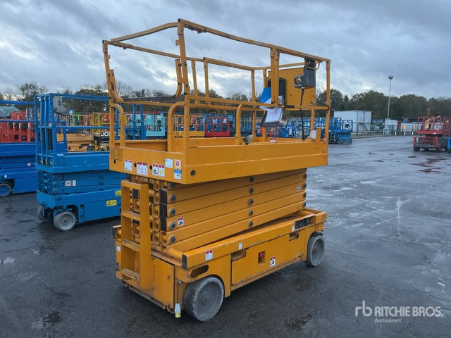 2010 Haulotte Compact 14 Electric Scissor Lift - Šķērveida pacēlājs: foto 5 2010 Haulotte Compact 14 Electric Scissor Lift - Šķērveida pacēlājs: foto 5