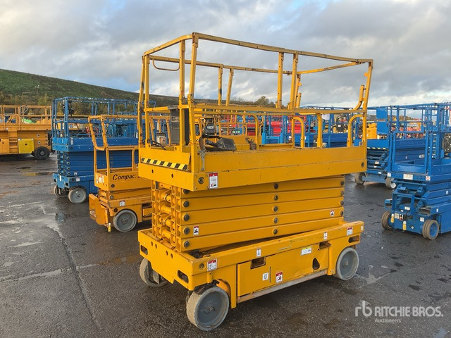 2010 Haulotte Compact 14 Electric Scissor Lift - Šķērveida pacēlājs: foto 2 2010 Haulotte Compact 14 Electric Scissor Lift - Šķērveida pacēlājs: foto 2