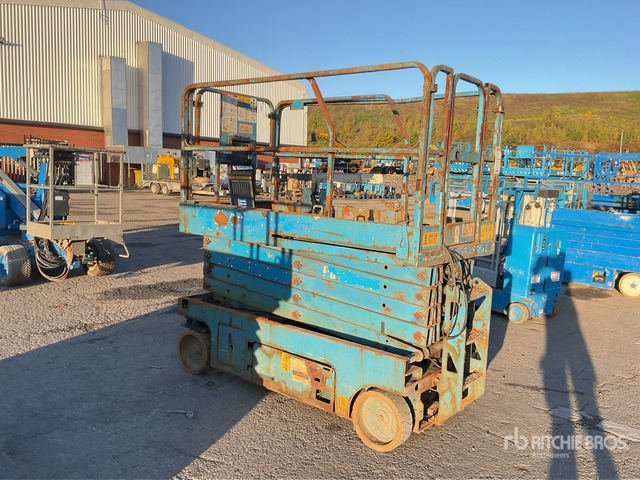 2011 Genie GS3246 2011 Genie GS3246 Scissor Lift Scissor Lift - Šķērveida pacēlājs: foto 3 2011 Genie GS3246 2011 Genie GS3246 Scissor Lift Scissor Lift - Šķērveida pacēlājs: foto 3