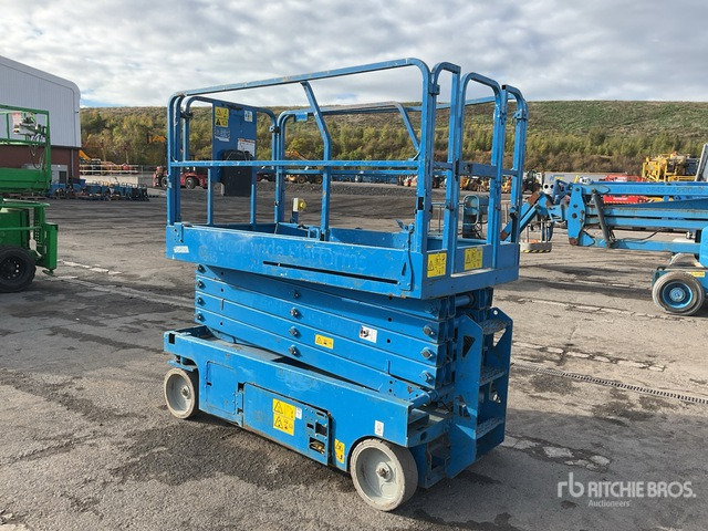 2011 Genie GS3246 Electric Scissor Lift - Šķērveida pacēlājs: foto 3 2011 Genie GS3246 Electric Scissor Lift - Šķērveida pacēlājs: foto 3
