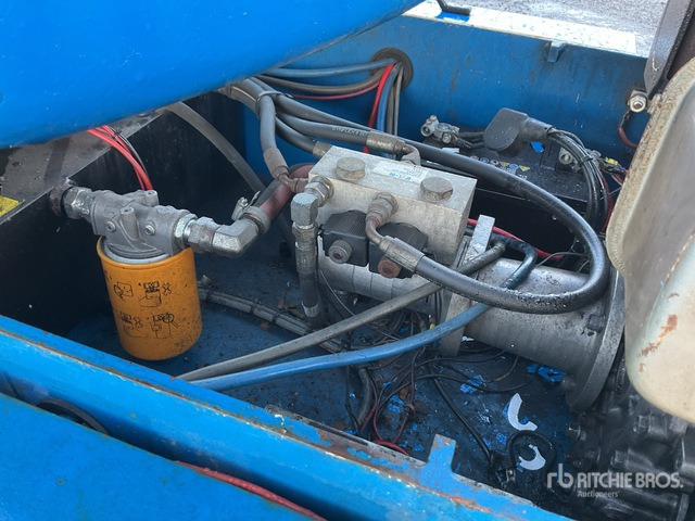 2013 Nifty-Lift HR12NDE 2WD Hybrid Articulating Boom Lift - Izlices pacēlājs: foto 5 2013 Nifty-Lift HR12NDE 2WD Hybrid Articulating Boom Lift - Izlices pacēlājs: foto 5