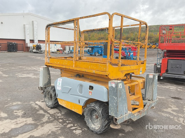 2014 Haulotte Compact 10DX 4x4 Diesel Scissor Lift - Šķērveida pacēlājs: foto 3 2014 Haulotte Compact 10DX 4x4 Diesel Scissor Lift - Šķērveida pacēlājs: foto 3