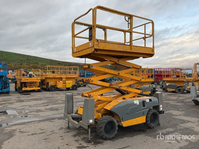 2014 Haulotte Compact 10DX 4x4 Diesel Scissor Lift - Šķērveida pacēlājs: foto 2 2014 Haulotte Compact 10DX 4x4 Diesel Scissor Lift - Šķērveida pacēlājs: foto 2