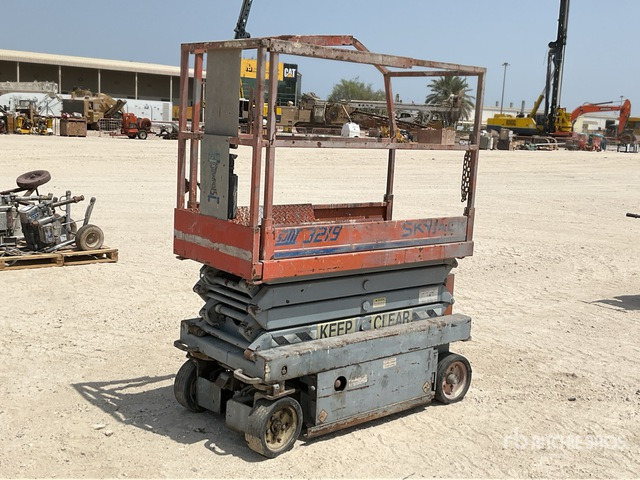 2001 Skyjack SJIII3219 Scissor Lift - Šķērveida pacēlājs: foto 4 2001 Skyjack SJIII3219 Scissor Lift - Šķērveida pacēlājs: foto 4