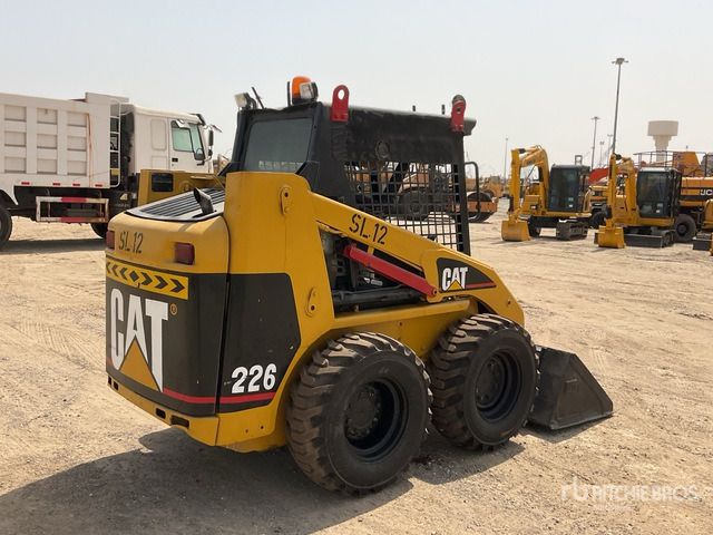 2002 Cat 226 - Kompaktiekrāvējs: foto 3 2002 Cat 226 - Kompaktiekrāvējs: foto 3