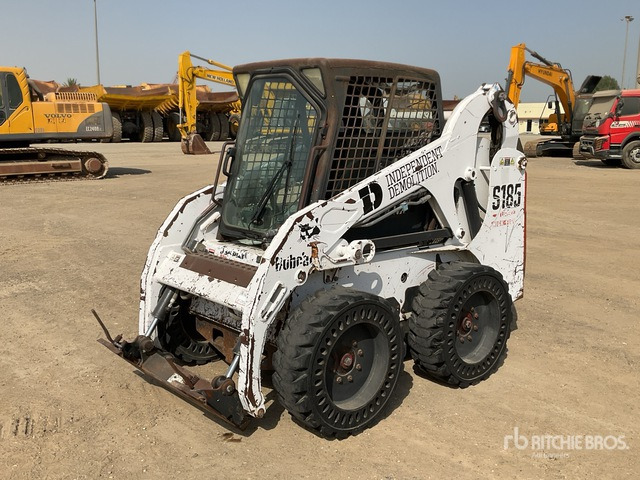2004 Bobcat S185 - Kompaktiekrāvējs: foto 2 2004 Bobcat S185 - Kompaktiekrāvējs: foto 2