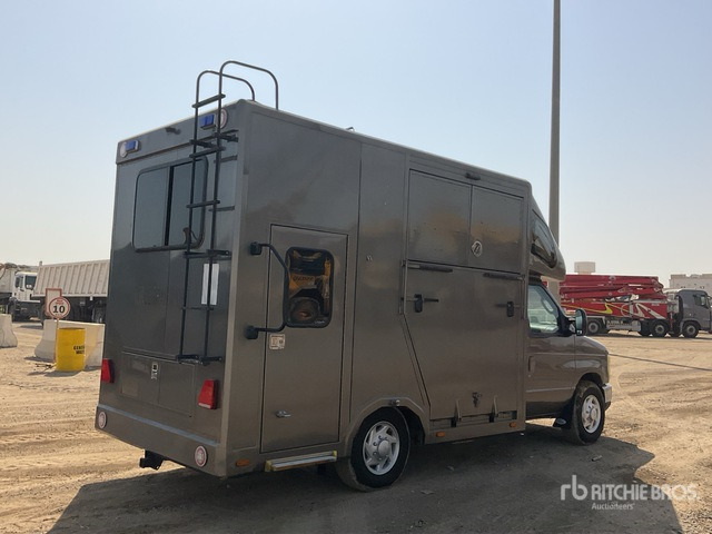 2008 Ford F-350 4x2 Horse Transporting Truck :Misc. Truck - Zirgu kravas automašīna: foto 4 2008 Ford F-350 4x2 Horse Transporting Truck :Misc. Truck - Zirgu kravas automašīna: foto 4