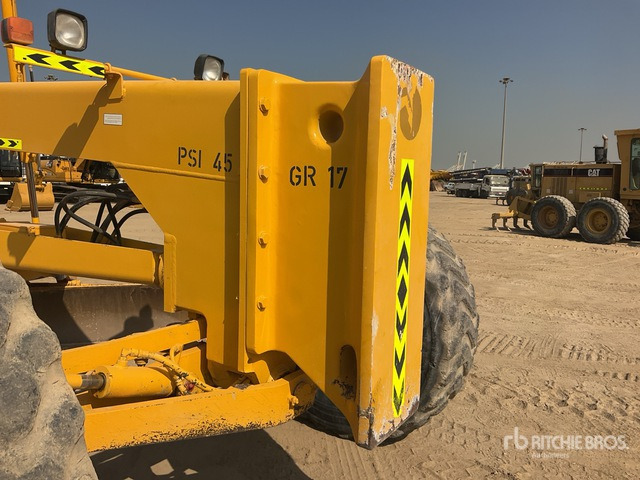 2008 Komatsu GD705A-4 Motor Grader - Greiders: foto 4 2008 Komatsu GD705A-4 Motor Grader - Greiders: foto 4