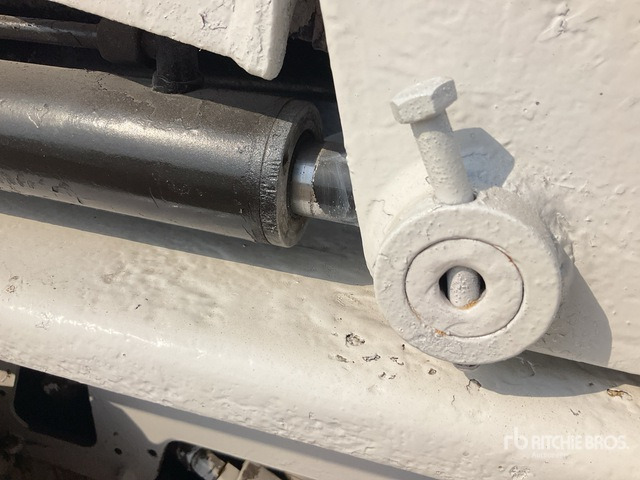 2010 Bobcat S130 - Kompaktiekrāvējs: foto 5 2010 Bobcat S130 - Kompaktiekrāvējs: foto 5