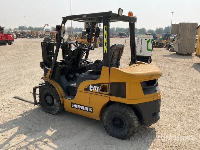 2010 Cat DP25NT 2.5 ton Forklift - Dīzeļiekrāvējs: foto 4 2010 Cat DP25NT 2.5 ton Forklift - Dīzeļiekrāvējs: foto 4