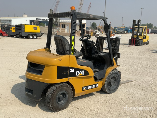 2010 Cat DP25NT 2.5 ton Forklift - Dīzeļiekrāvējs: foto 3 2010 Cat DP25NT 2.5 ton Forklift - Dīzeļiekrāvējs: foto 3