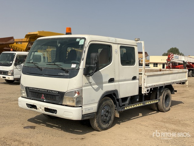 2010 Mitsubishi Canter 4x2 Crew Cab Flatbed Truck - Bortu kravas automašīna/ Platforma: foto 1 2010 Mitsubishi Canter 4x2 Crew Cab Flatbed Truck - Bortu kravas automašīna/ Platforma: foto 1