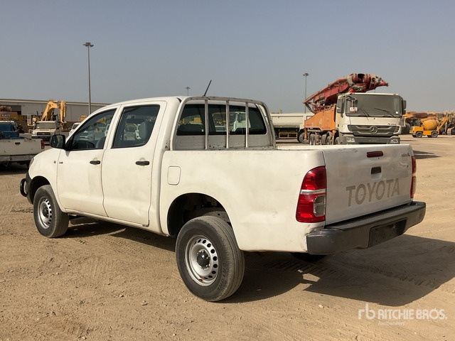 2011 Toyota Hilux 4x4 Crew Cab Pickup - Pikaps: foto 2 2011 Toyota Hilux 4x4 Crew Cab Pickup - Pikaps: foto 2
