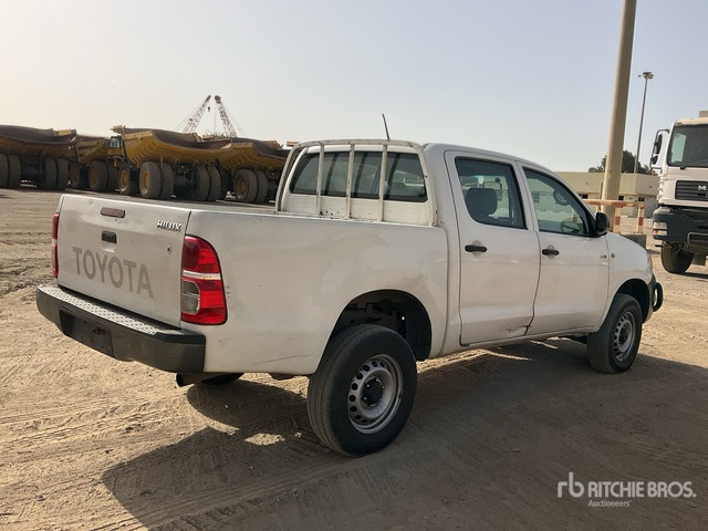 2011 Toyota Hilux 4x4 Crew Cab Pickup - Pikaps: foto 3 2011 Toyota Hilux 4x4 Crew Cab Pickup - Pikaps: foto 3