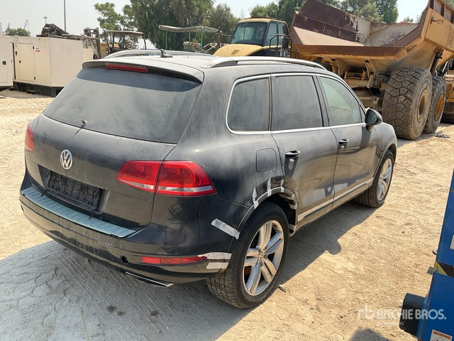 2011 Volkswagen Taureq AWD (Inoperable) SUV - SUV: foto 3 2011 Volkswagen Taureq AWD (Inoperable) SUV - SUV: foto 3