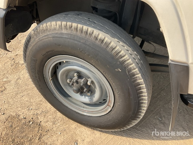 2013 Toyota Land Cruiser 78L 4x4 SUV - SUV: foto 5 2013 Toyota Land Cruiser 78L 4x4 SUV - SUV: foto 5