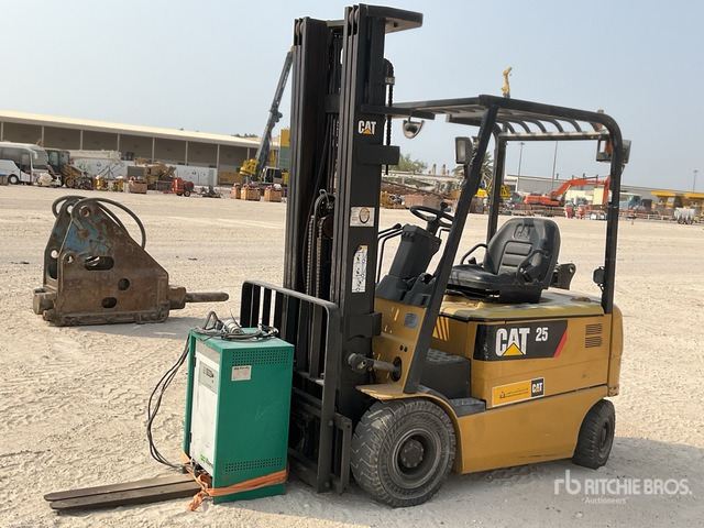 2015 Cat EP25K-PAC 2.5 ton Electric Forklift - Elektroiekrāvējs: foto 2 2015 Cat EP25K-PAC 2.5 ton Electric Forklift - Elektroiekrāvējs: foto 2