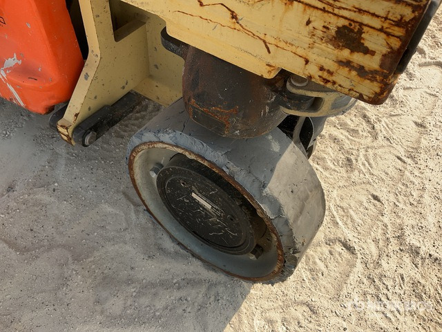 2016 JLG 1930 ES Electric Scissor Lift - Šķērveida pacēlājs: foto 4 2016 JLG 1930 ES Electric Scissor Lift - Šķērveida pacēlājs: foto 4