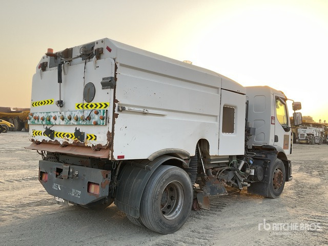 2016 Renault D18 Elgin on Sweeper Truck - Ielu tīrīšanas mašīna: foto 4 2016 Renault D18 Elgin on Sweeper Truck - Ielu tīrīšanas mašīna: foto 4