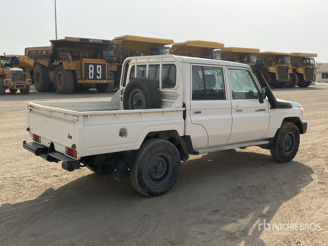 2016 Toyota Land Cruiser 79L 4x4 Crew Cab Pickup - Pikaps: foto 4 2016 Toyota Land Cruiser 79L 4x4 Crew Cab Pickup - Pikaps: foto 4
