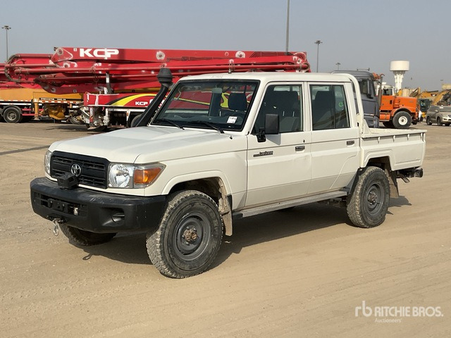 2016 Toyota Land Cruiser 79L 4x4 Crew Cab Pickup - Pikaps: foto 1 2016 Toyota Land Cruiser 79L 4x4 Crew Cab Pickup - Pikaps: foto 1