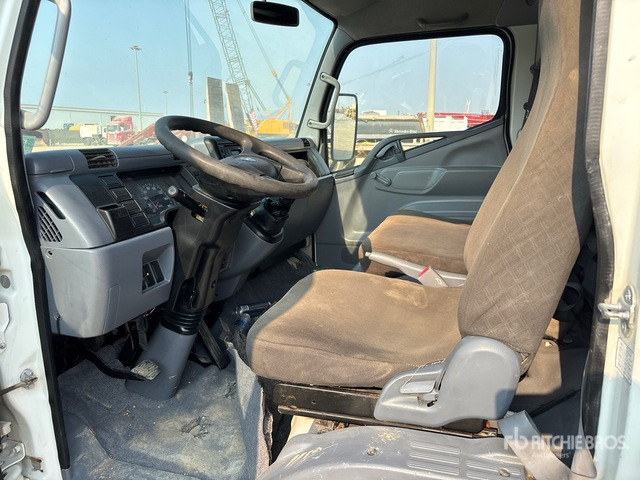 2017 Mitsubishi Canter 4x2 Crew Cab Flatbed Truck - Bortu kravas automašīna/ Platforma: foto 4 2017 Mitsubishi Canter 4x2 Crew Cab Flatbed Truck - Bortu kravas automašīna/ Platforma: foto 4