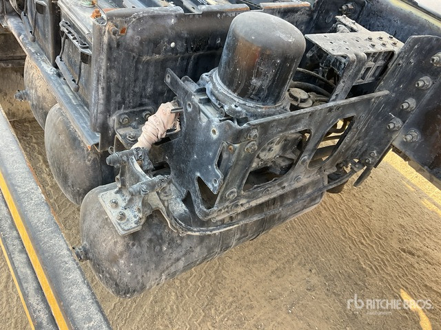 2019 Renault K440 8x4 Twin-Steer Mixer Truck - Betonvedējs: foto 4 2019 Renault K440 8x4 Twin-Steer Mixer Truck - Betonvedējs: foto 4