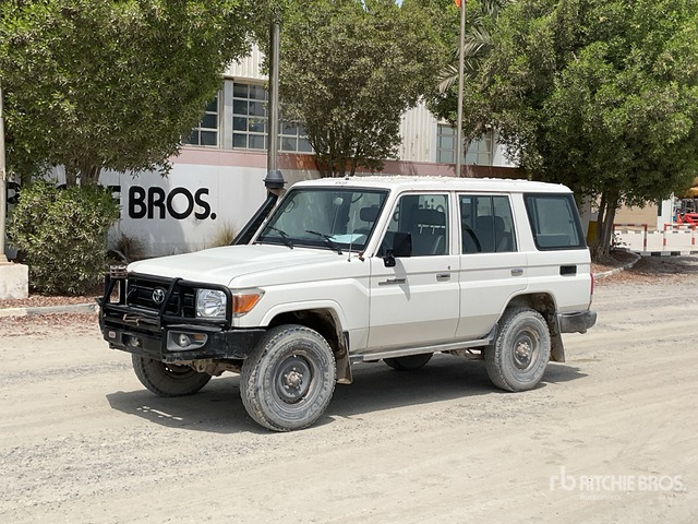 2019 Toyota Land Cruiser 76L 4x4 SUV - SUV: foto 1 2019 Toyota Land Cruiser 76L 4x4 SUV - SUV: foto 1