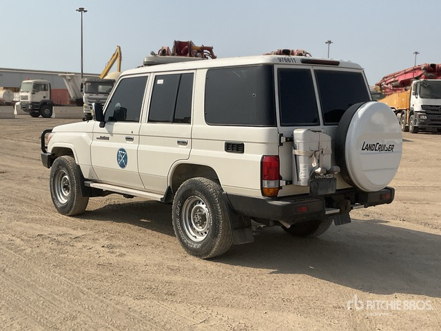 2021 Toyota Land Cruiser 76L 4x4 SUV - SUV: foto 4 2021 Toyota Land Cruiser 76L 4x4 SUV - SUV: foto 4