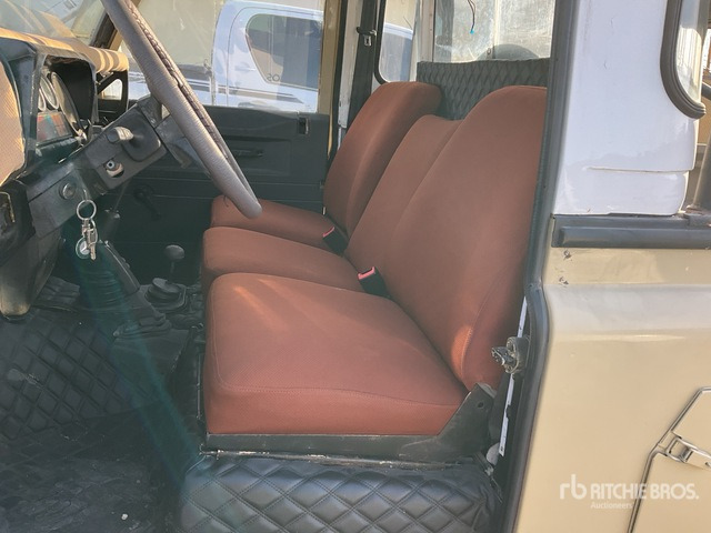 Land Rover Defender 110 - Pikaps: foto 5 Land Rover Defender 110 - Pikaps: foto 5