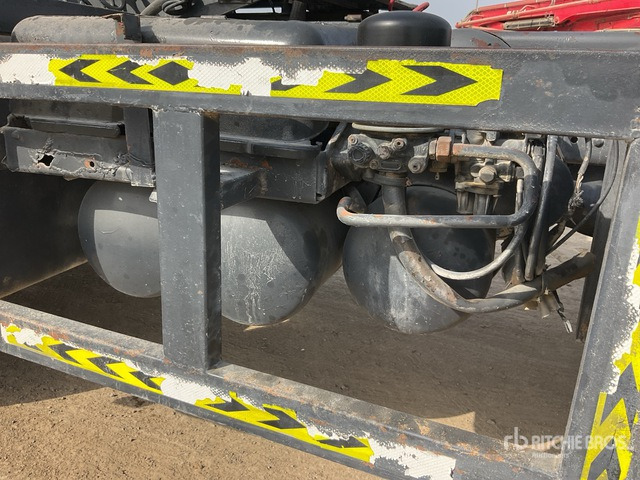 2002 Mercedes-Benz Actros 3348 6x4 T/A Sleeper Truck Tractor - Vilcējs: foto 5 2002 Mercedes-Benz Actros 3348 6x4 T/A Sleeper Truck Tractor - Vilcējs: foto 5